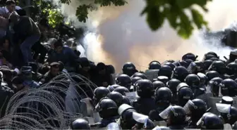 Ermenistan'da İsyan Devam Ediyor! Sarkisyan Karşıtı Protestolarda Gözaltı