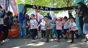 İznik'te Tarihi Kent ve Çocuk Koşusu Yapıldı