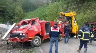 Ordu'da İtfaiye Aracı Uçuruma Yuvarlandı: 2 Yaralı