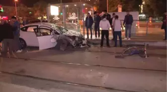 Bisiklete Çarpan Otomobil Tramvay Durağına Girdi: 1 Ölü