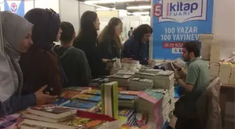 Kitap Fuarında Yazarlar ile Okuyucular Bir Araya Geliyor