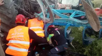 Traktör Devrildi, Altında Kalan Sürücü Kurtarıldı