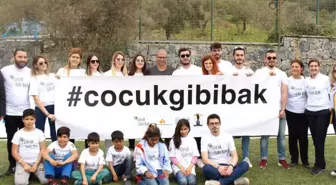 İzmir Ekonomili İletişimcilerden 'Çocuk Gibi Bak' Projesi