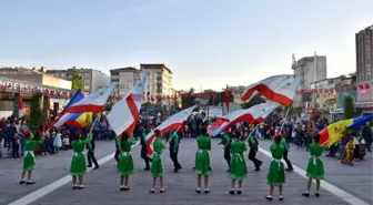 Mustafakemalpaşa'da 23 Nisan Kutlamaları Kıpçaklı Çocukların Gösterileriyle Renklendi