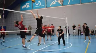 Spor Şenliklerde Cimnastik ve Voleybol Heyecanı