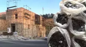 Yer Harput! Görevliler Bir Taşı Çekti, Binlerce Madeni Para Döküldü