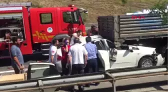 Sakarya Otomobil Tır'ın Altına Girdi 2 Yaralı