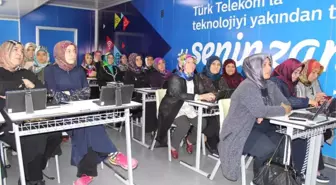 Türk Telekom Teknoloji Seferberliği Projesi Konyalı Kadınlarla Buluştu