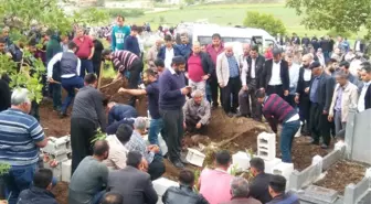 Aynı Kuyuda Boğulan Çocuklar Yan Yana Defnedildi