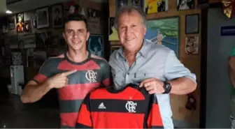 Flamengo Taraftarı Vücuduna Forma Dövmesi Yaptırdı