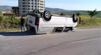 Ankara'da Minibüs ile Otomobil Çarpıştı: 2 Yaralı