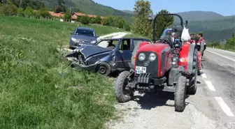 Domaniç'te Trafik Kazası: 2 Yaralı