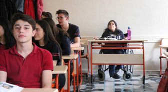 Engeline Aldırmadı Okulun İhtiyaçları İçin Uğraşıyor