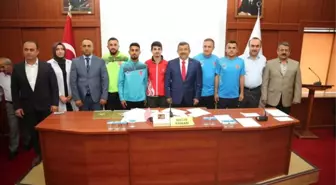 Darıca Meclisinde Başarılı Sporcular Ödüllendirildi