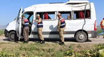 Amasya'da Öğretmen ve Öğrencileri Taşıyan Minibüs Kaza Yaptı: 10 Yaralı