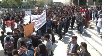 İstanbul Üniversitesi'nde Bölünme Protestosu