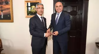 Vergi Dairesi Başkanından Ali Korkut'a Plaket