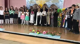 İlkokul Öğrencilerinden Tiyatro Gösterisi