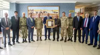 Vali Zorluoğlu, Erciş'te Şehit Ailelerini Ziyaret Etti