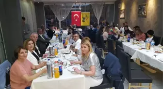 Emekli Olan Posta Memurlarına Veda Yemeği