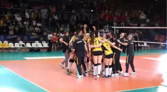 Vakıfbank Şampiyonluk Kupasını Kaldırdı - Bükreş