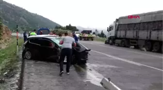 Antalya Tır'la Çarpışan Otomobildeki Polis Memuru Öldü