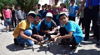 Köy Okulu Öğrencileri Yerli Malzemelerle Drone Yaptı