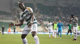 Bursaspor'da Emmanuel Badu ve Barış Yardımcı, Sakatlıkları Nedeniyle Sezonu Kapattı