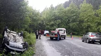 Lastiği Patlayan Araç Mıcırlı Yolda Ters Döndü