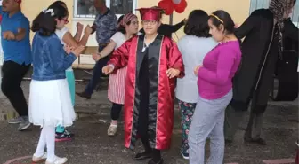 Özel Çocuklardan Mezuniyet Coşkusu