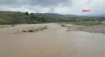 Şırnak Kumçatı' da Sağanak Yağış ile Taşan Dereyi Geçmeye Çalışan 2 Çocuk Sulara Kapılarak Kayboldu