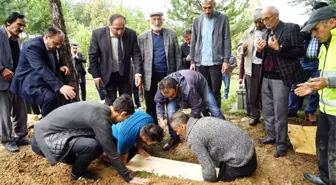 Vahşice Öldürülen 5 Kişilik Aile, Aynı Tabutta Aynı Mezara Defnedildi