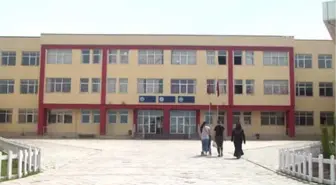 Kırgızistan'da Türk Öğrencilerin Projeleri Bilim Fuarında Sergilendi