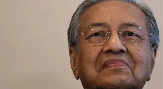 Malezya'da 92 Yaşında 60 Yıllık İktidarı Deviren Doktor: Mahathir Muhammed