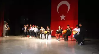 Suriyeli ve Türk Öğrencilerden Muhteşem Yıl Sonu Gösterisi