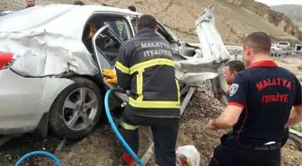 Malatya'da Araç Bariyerlere Çarptı: 1 Ölü, 2 Yaralı