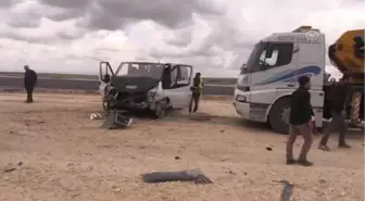 Şanlıurfa'da Tır Yol Çalışması Yapılan Alana Girdi: 3 Yaralı