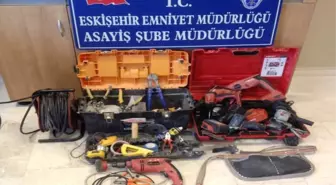 Minibüs İçerisinden İnşaat Aletlerini Çalan Hırsız Yakalandı