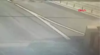 Tekirdağ Otomobil Gişe Duvarına Çarptı 2 Yaralı