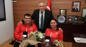 Başkan Yılmaz, Milli Sporcuları Altınla Ödüllendirdi