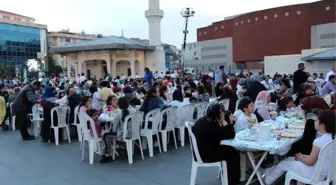 Binlerce Zeytinburnulu Aynı Sofrada Oruçlarını Açtı