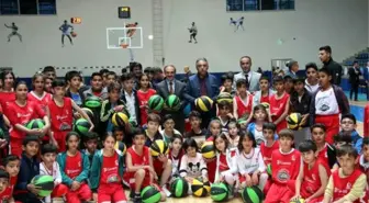 Hakkari'de 'Veteranlar Basketbol Turnuvası' Sona Erdi