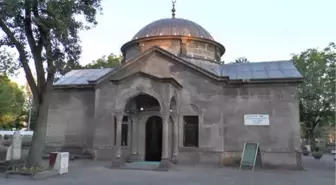 İftar İçin Mevlana'nın Hocasının Kabrine Akın Ettiler