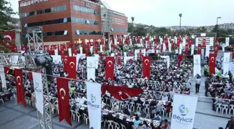 Belediye Meydanı'nda İlk İftar Bereketi