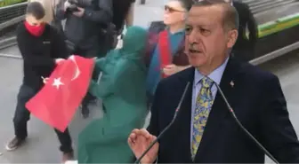 Erdoğan, İngiltere'de Türk Bayrağını Teslim Etmeyen Kadın ile Telefon Görüşmesini Anlattı: Bu Asrın Nene Hatunu