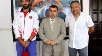 İşitme Engelliler Tenis Türkiye Şampiyonu, Kaymakam'ı Ziyaret Etti