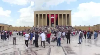 Anıtkabir'e Ziyaretçi Akını