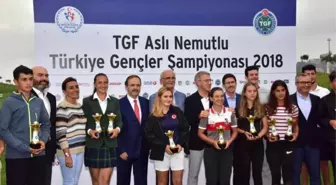 Golf Turnuvası Kazananları Kupalarını Ağaoğlu'nun Elinden Aldı