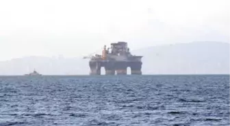 Boğazı Trafiğe Kapatan Petrol Platform Gemisi Yalova'ya Ulaştı