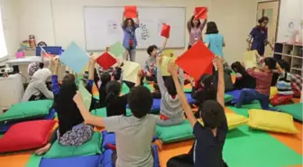Geri Gönderme Merkezi'nde Çocuklar İçin Oyun Atölyesi